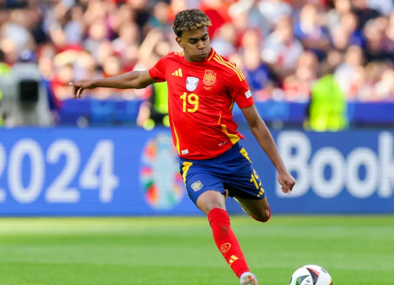 巴萨战平布鲁日，亚马尔赛后坦然回应球迷嘘声与自我定位