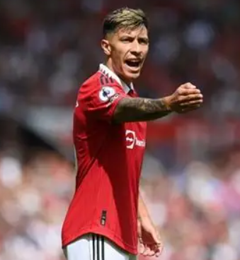 曼联名宿费迪南德盛赞利桑德罗·马丁内斯领导才能与沟通能力