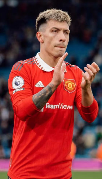 曼联名宿费迪南德盛赞利桑德罗·马丁内斯领导才能与沟通能力