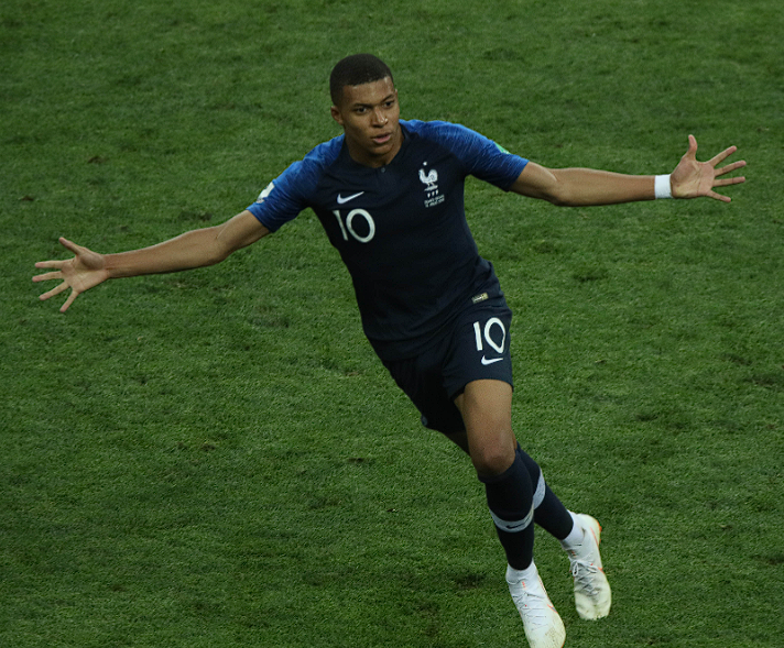 皇马欧冠生死战前夕：姆巴佩伤势与出战状态分析